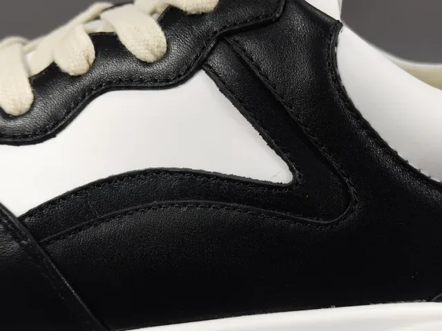 Gucci Tênis Chunky Pretos e Brancos com Upper de Couro em Camadas e Sola Esculpida 8