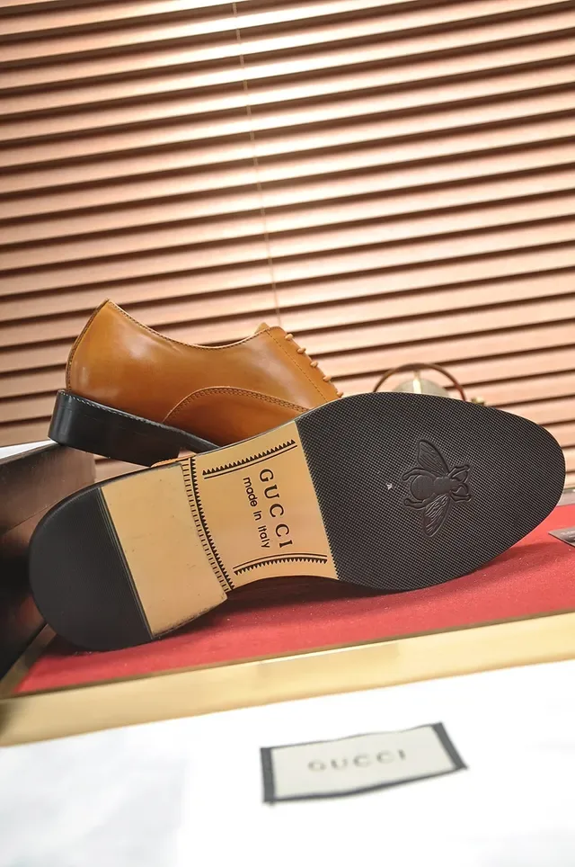 Gucci Chaussures Oxford en Cuir Tan Poli avec Embout Cap-Toe Marron Noir 3