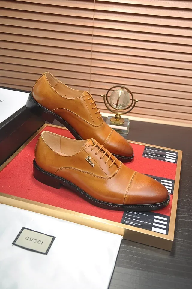 Gucci Chaussures Oxford en Cuir Tan Poli avec Embout Cap-Toe Marron Noir 4