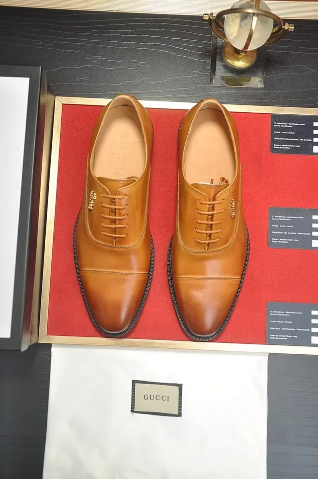 Gucci Chaussures Oxford en Cuir Tan Poli avec Embout Cap-Toe Marron Noir 5