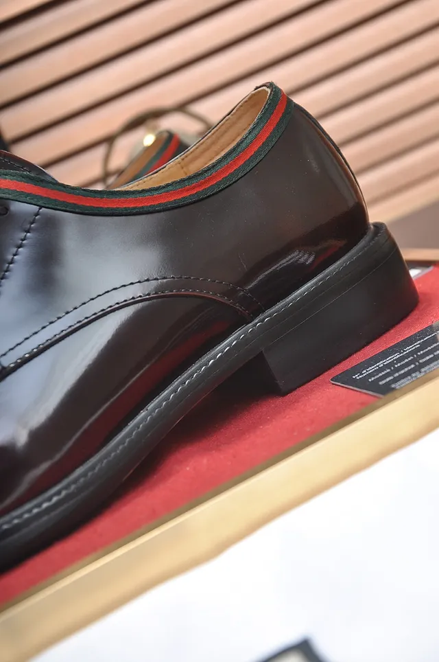 Gucci Chaussures Oxford en cuir patenté avec ourlet web couleur bordeaux 2