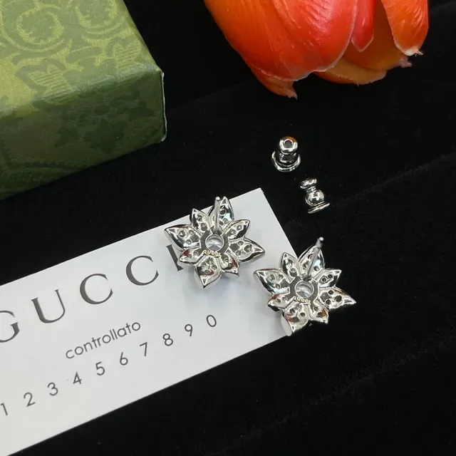Gucci Flower-Shaped Pavé Crystal Stud Earrings 3