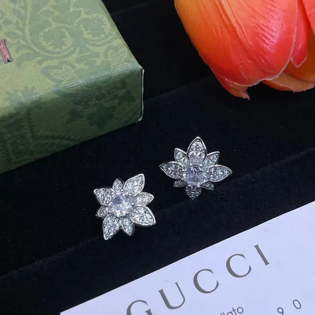 Gucci Flower-Shaped Pavé Crystal Stud Earrings 6