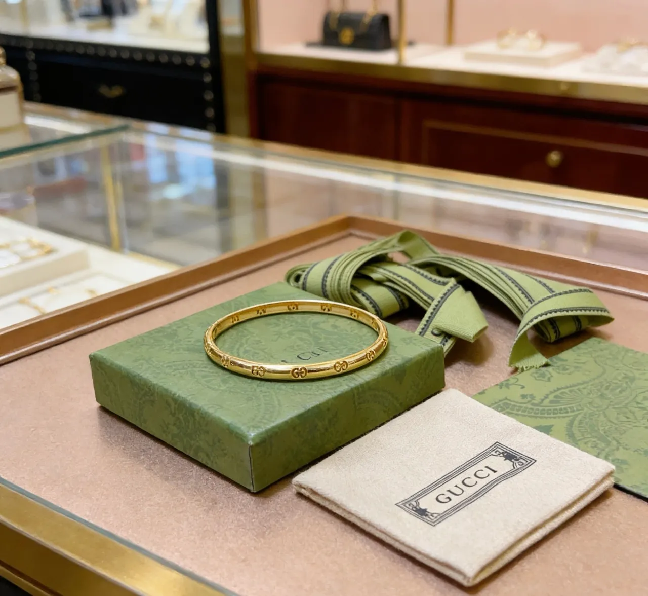 Gucci GG Marmont Or Vert Bracelet rigide Bracelet motif G entrelacé 3