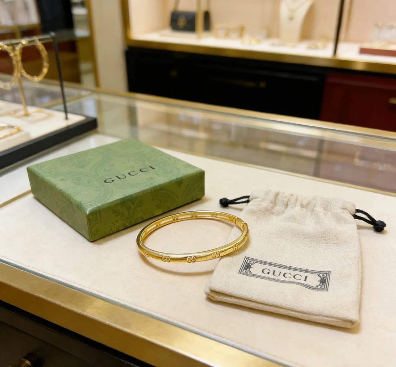 Gucci GG Marmont Or Vert Bracelet rigide Bracelet motif G entrelacé 4