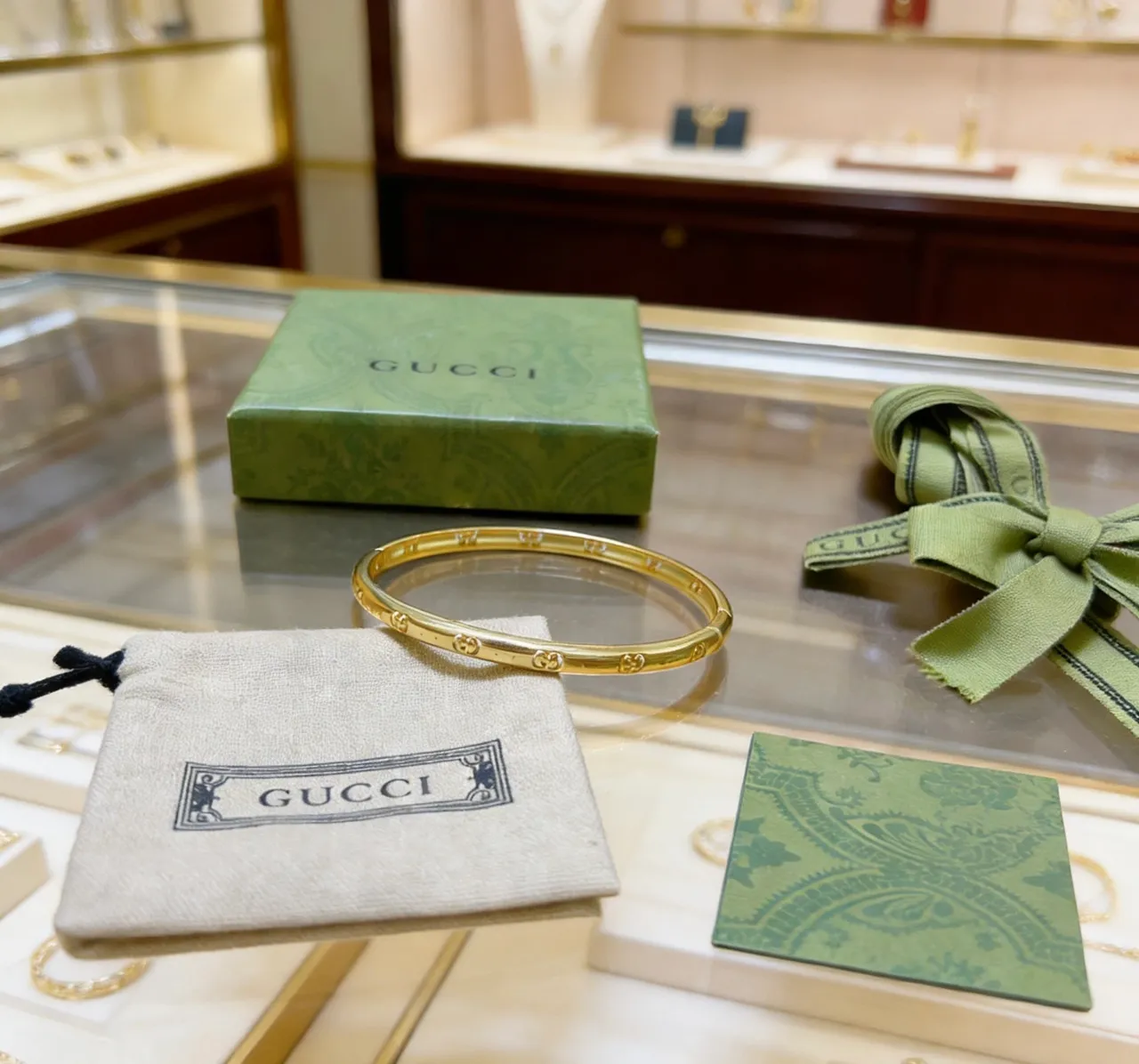 Gucci GG Marmont Or Vert Bracelet rigide Bracelet motif G entrelacé 6