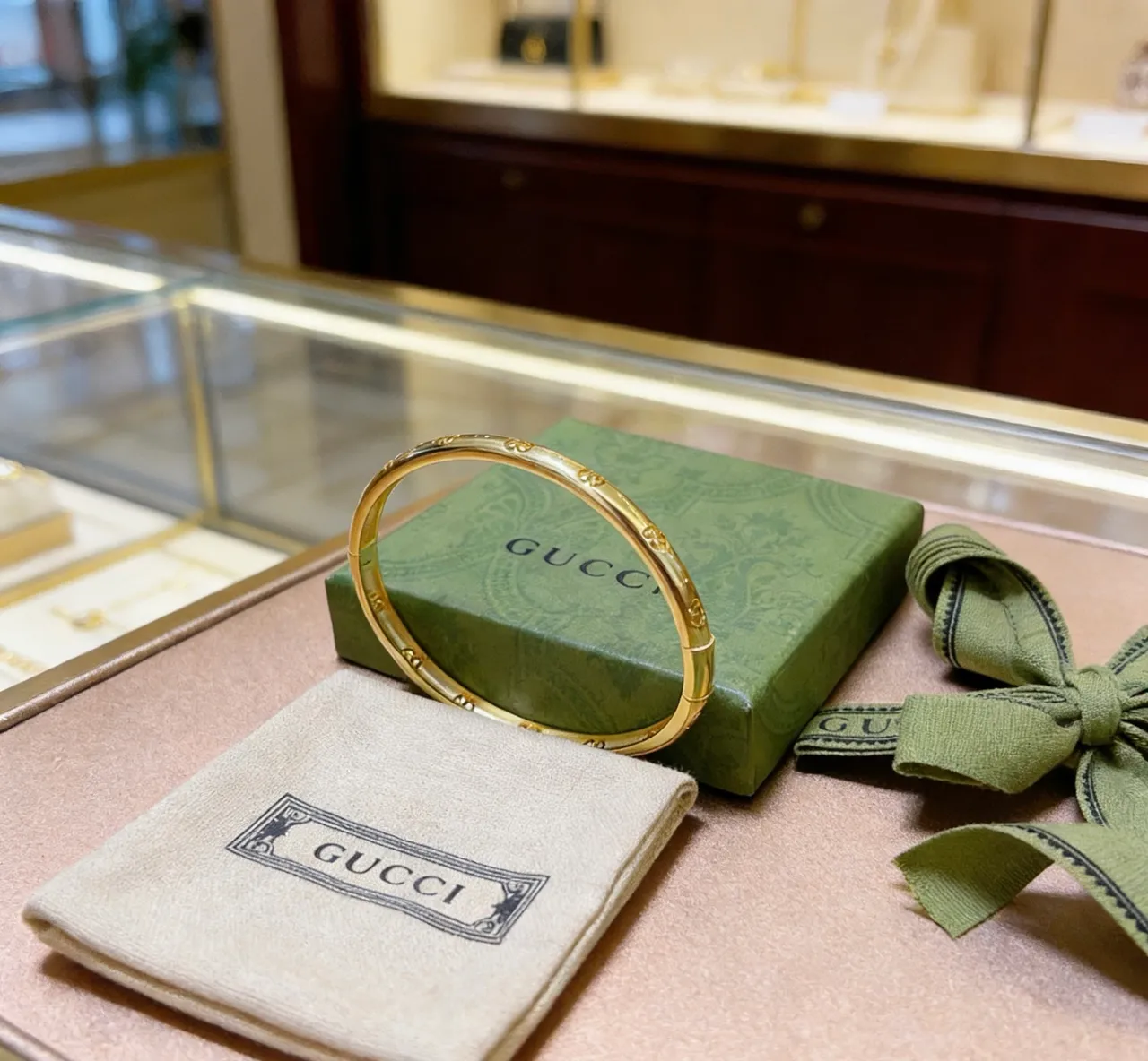 Gucci GG Marmont Or Vert Bracelet rigide Bracelet motif G entrelacé 9