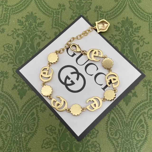 Gucci GG Marmont Bracelet à breloques florales et tigre doré 3