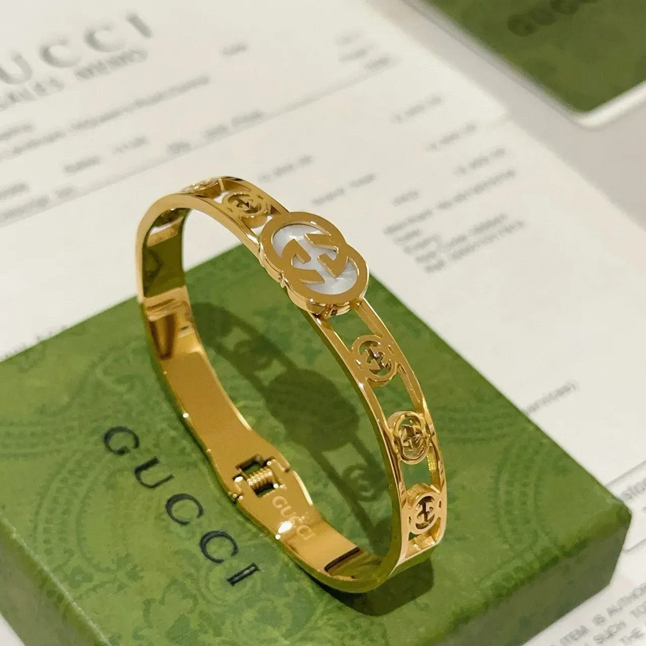 سوار Gucci GG Marmont لؤلؤ أم ذهبي اللون متشابك G 6
