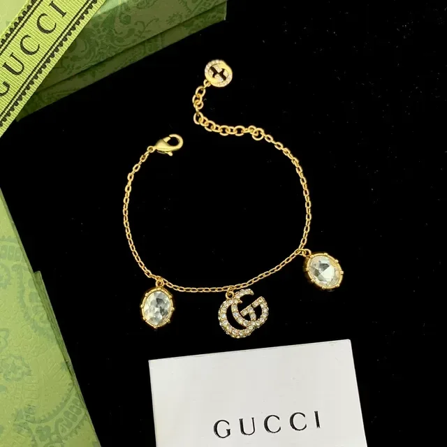 Gucci GG Marmont सلسلة ذهبية شفافة Interlocking Double-G Logo قلادة 3