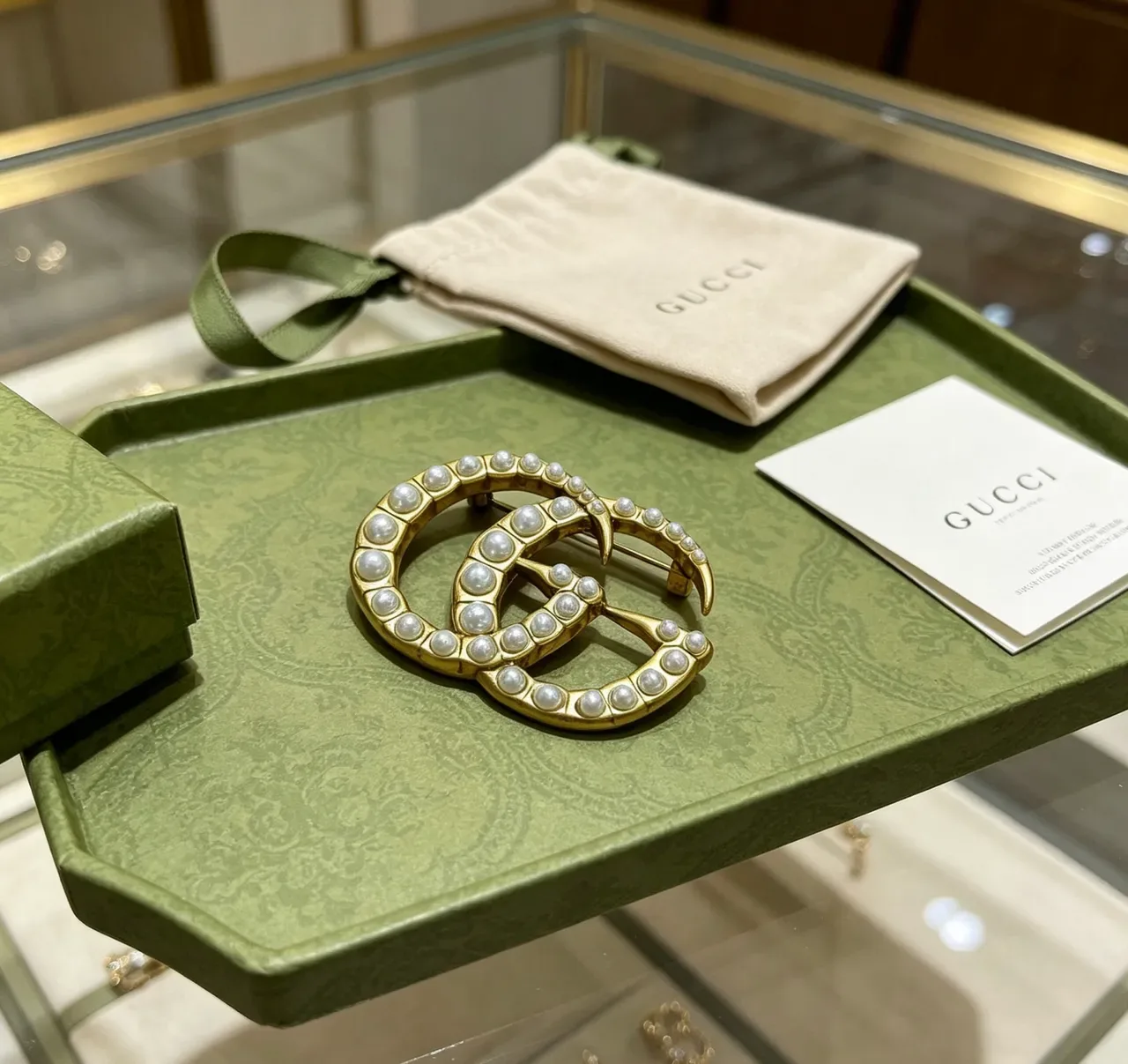 Gucci GG Marmont Broche perlée Double G 2