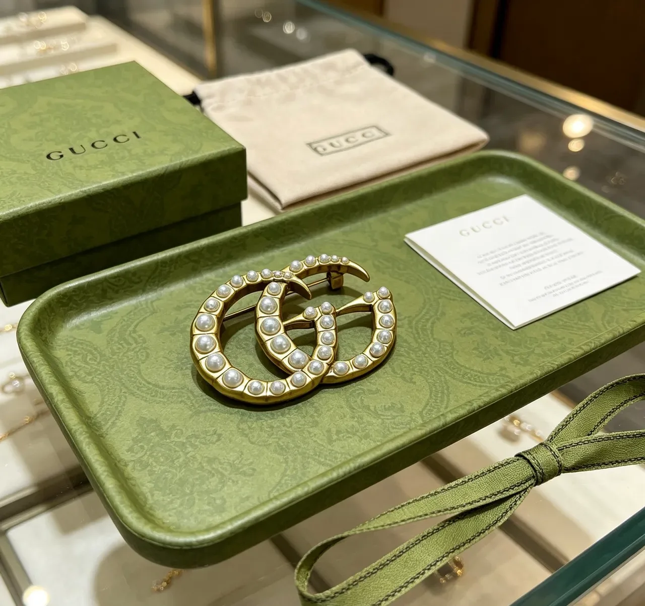Gucci GG Marmont Broche perlée Double G 4