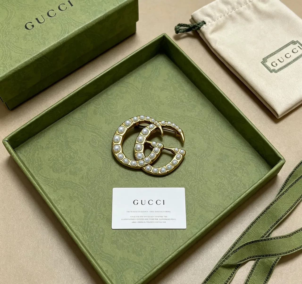 Gucci GG Marmont Broche perlée Double G 5
