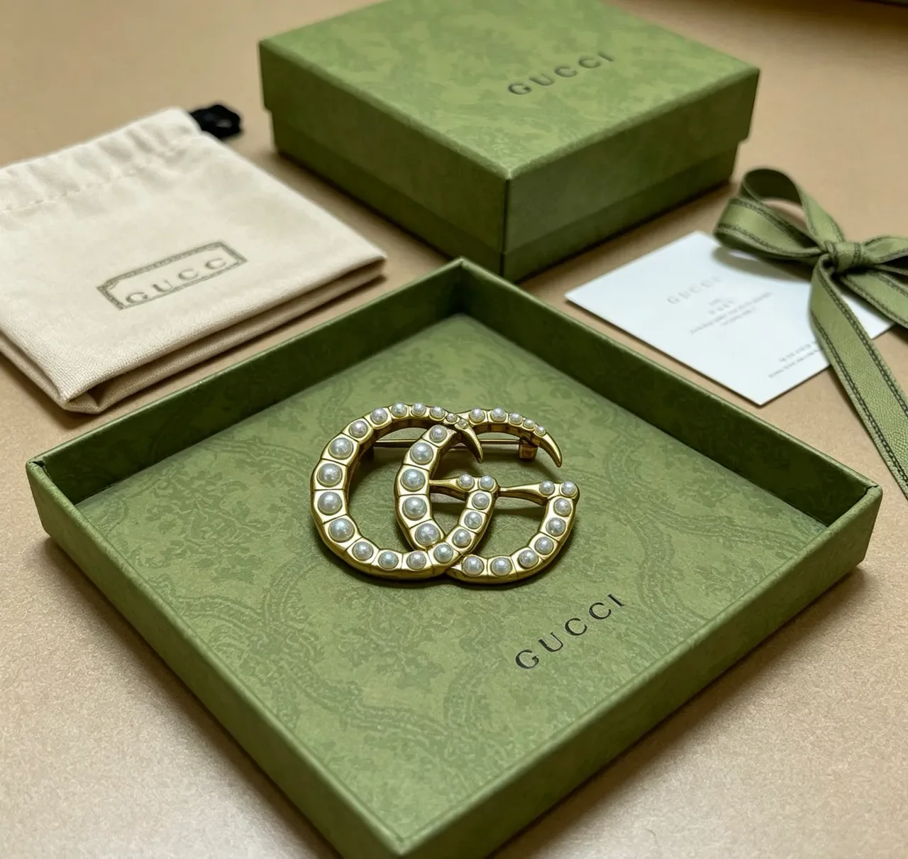 Gucci GG Marmont Broche perlée Double G 6