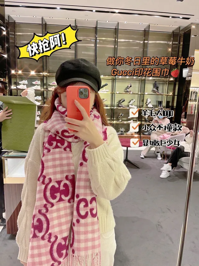 Gucci GG Marmont Écharpe de cachemire monogrammée rose rouge à carreaux gingham 2