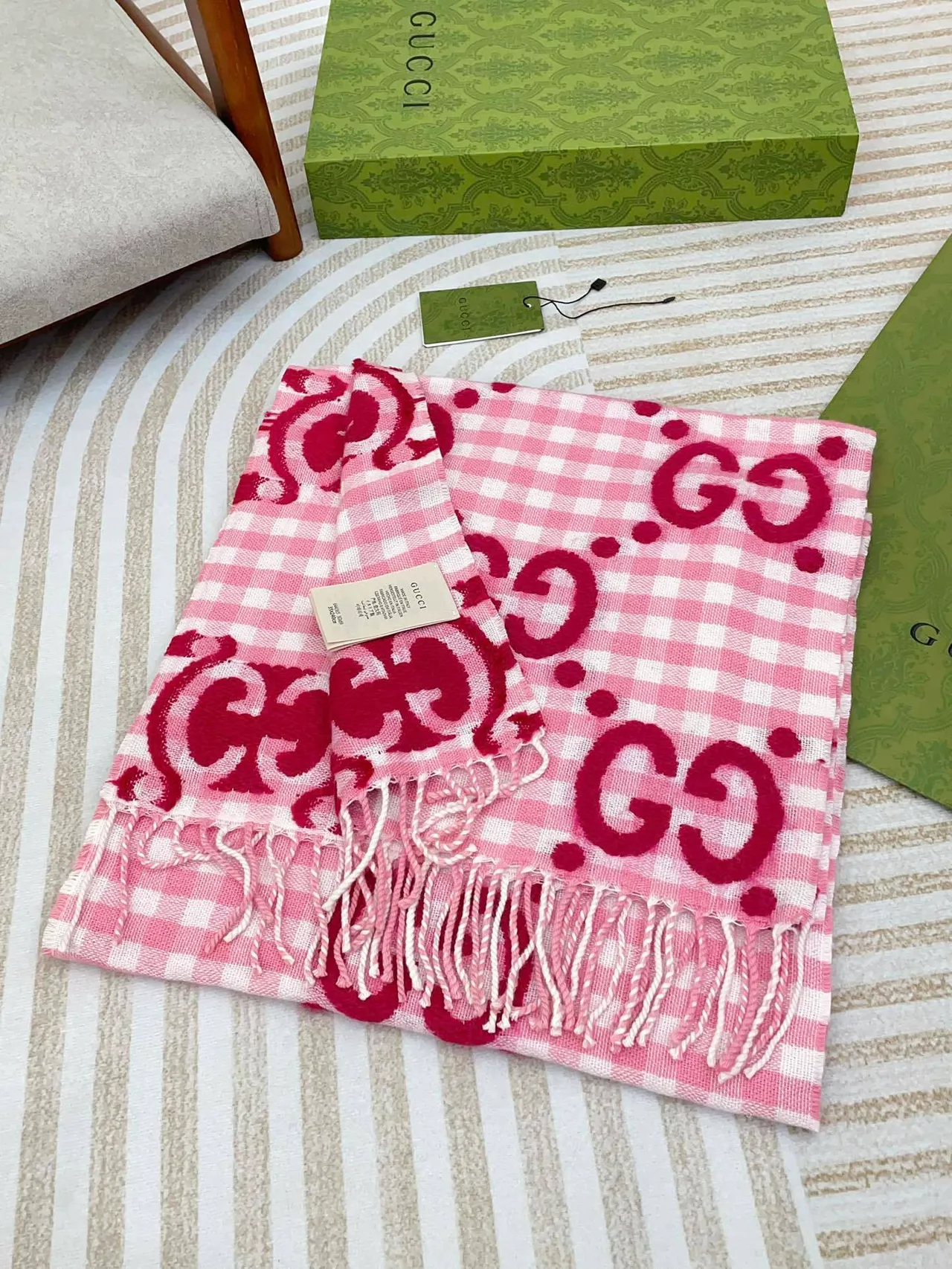 Gucci GG Marmont Écharpe de cachemire monogrammée rose rouge à carreaux gingham 6