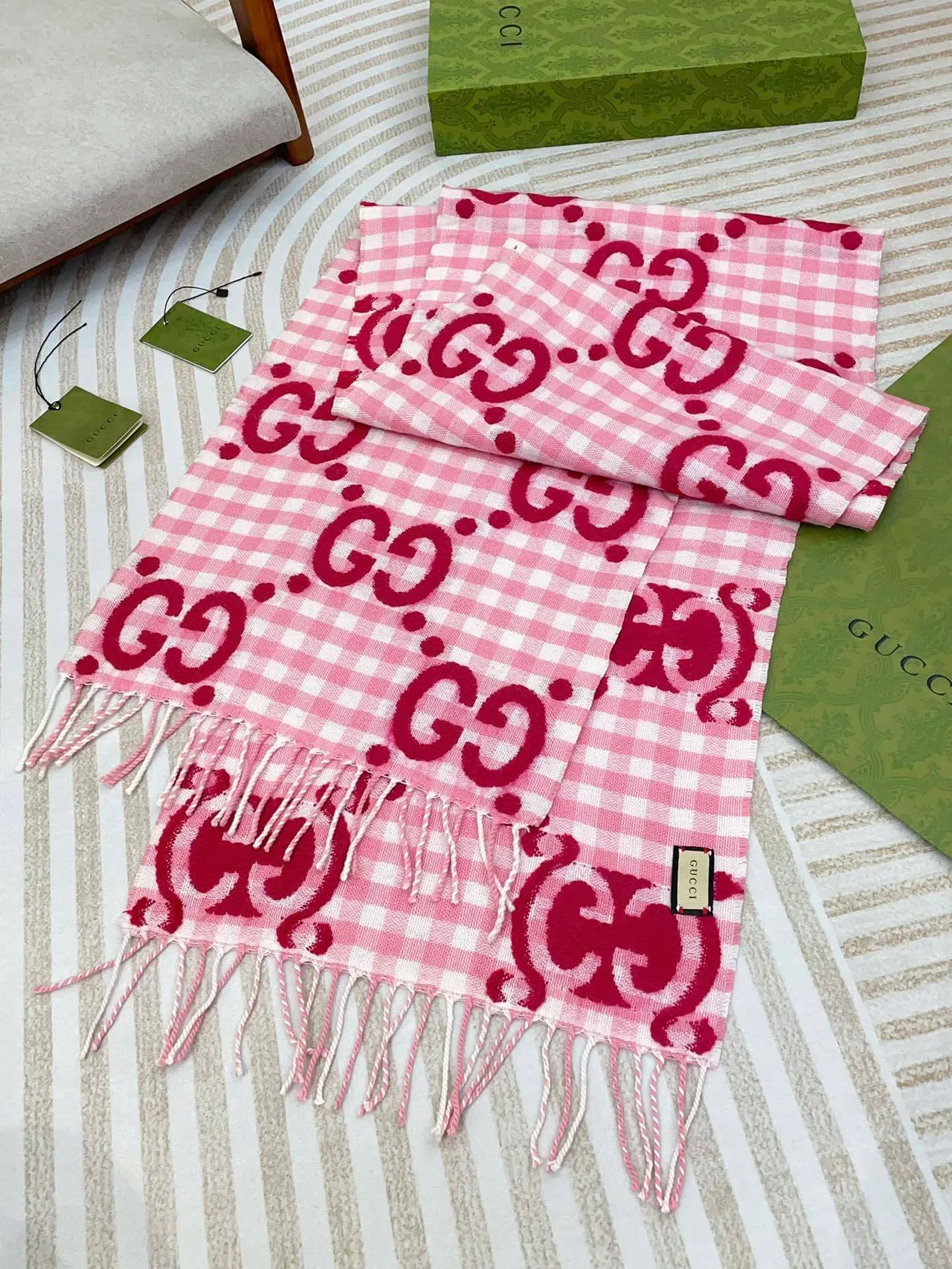 Gucci GG Marmont Écharpe de cachemire monogrammée rose rouge à carreaux gingham 7