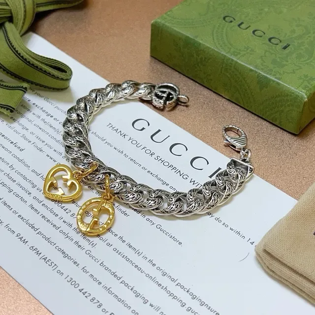 Gucci GG Marmont Bracelet Chaîne Curb Argent et Or avec Maillons Scrollwork Ornés 3