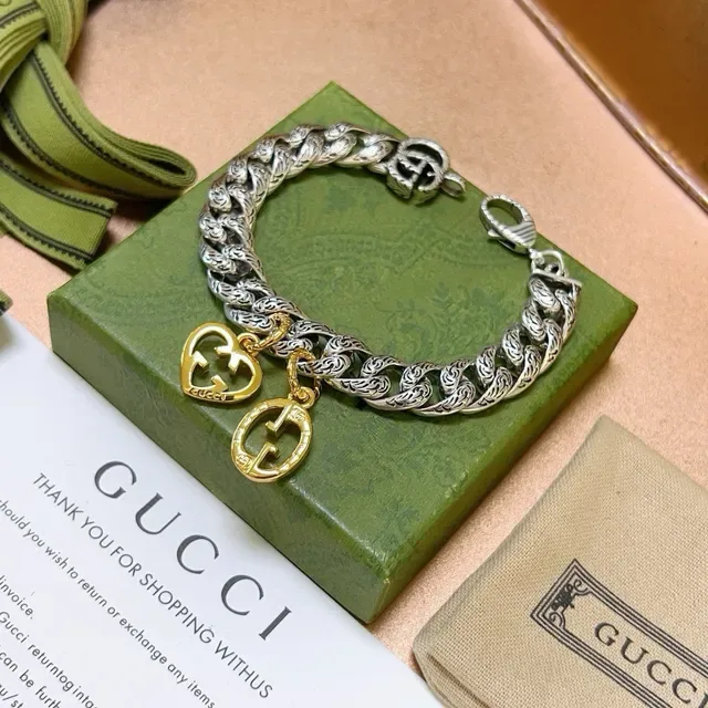 Gucci GG Marmont Bracelet Chaîne Curb Argent et Or avec Maillons Scrollwork Ornés 5