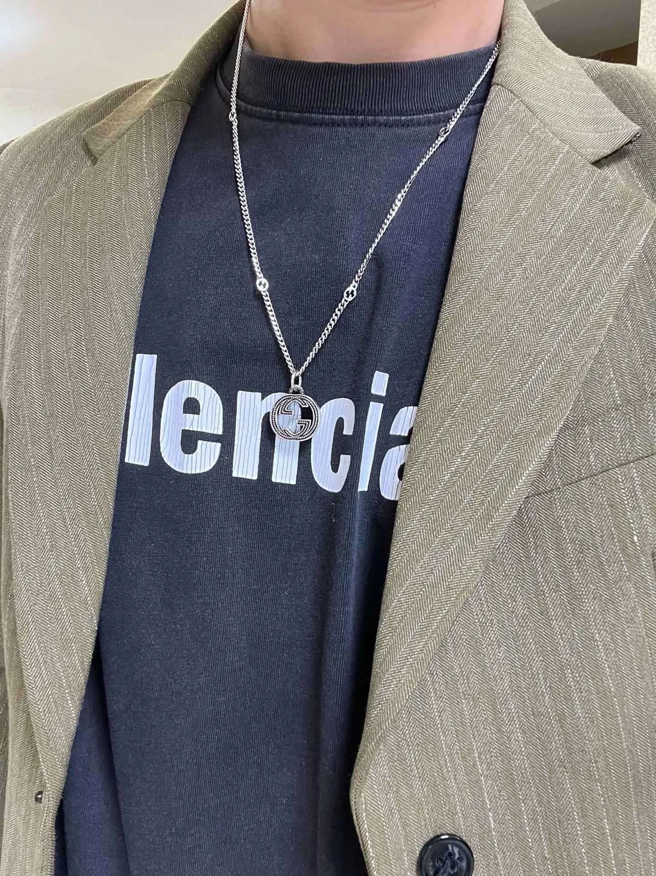 Gucci GG Marmont Silver Interlocking G Pendant Circular Medallion Necklace 3