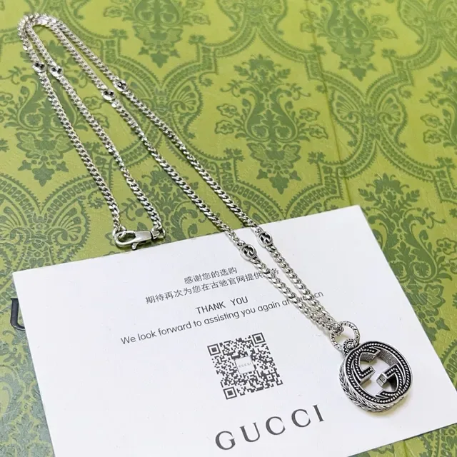 Gucci GG Marmont Silver Interlocking G Pendant Circular Medallion Necklace 9
