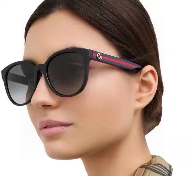 Gucci GG0854SK Noires/Gris Foncé Lunettes de Soleil 7