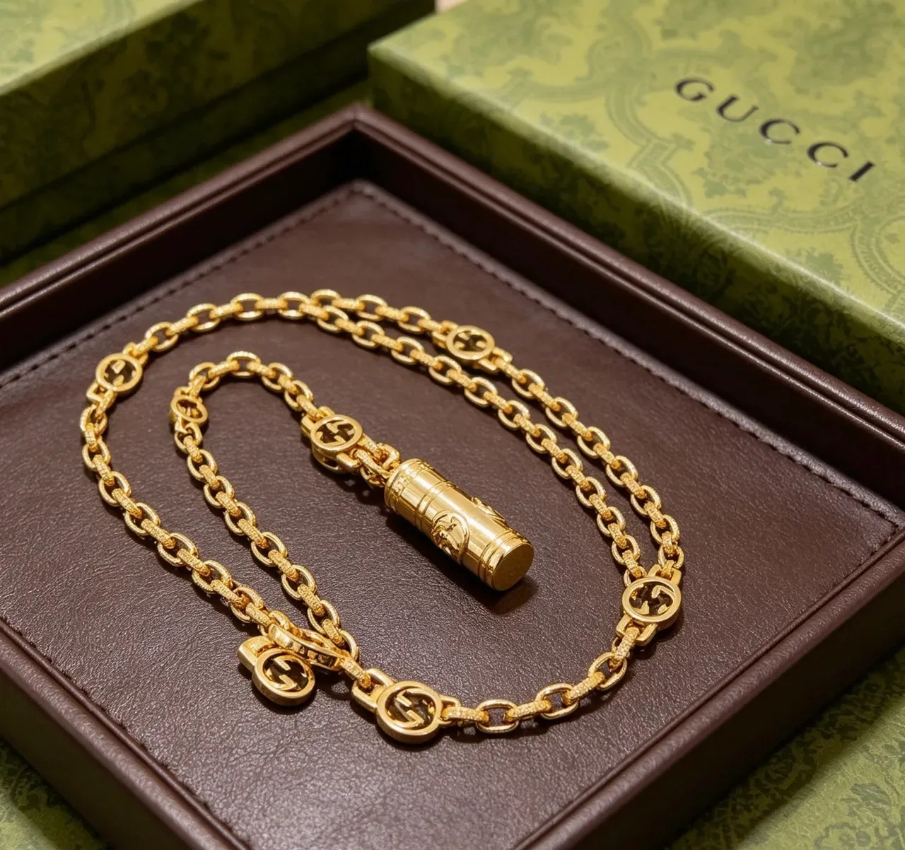 Colar Gucci Corrente Curb de Ouro com Elós Interligados do Logo G 5