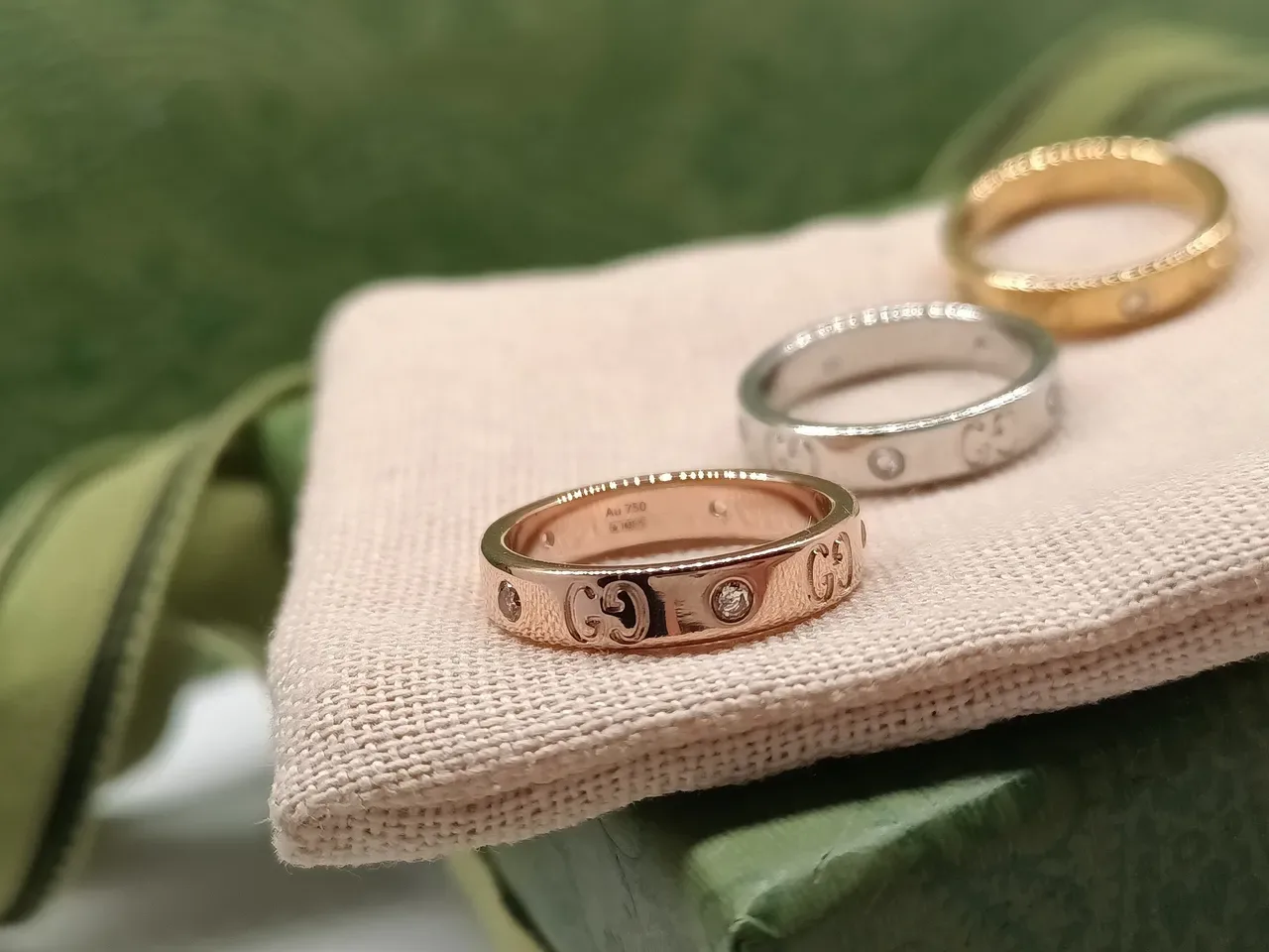 Gucci Gold Silver Monogram-Engraved Diamond-Accented Ring 7