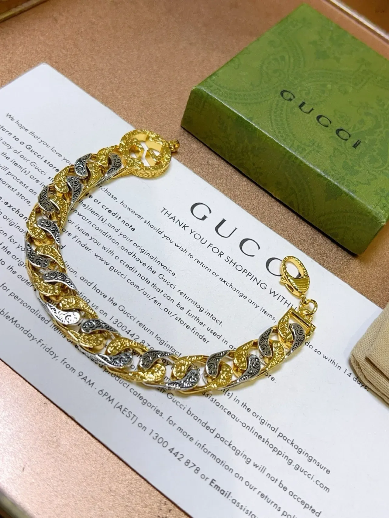 سوار Gucci سلسلة كيرب ثنائية اللون ذهبية وفضية نقش أنماط الأوراق 2