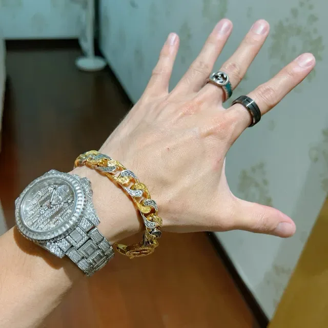 سوار Gucci سلسلة كيرب ثنائية اللون ذهبية وفضية نقش أنماط الأوراق 3