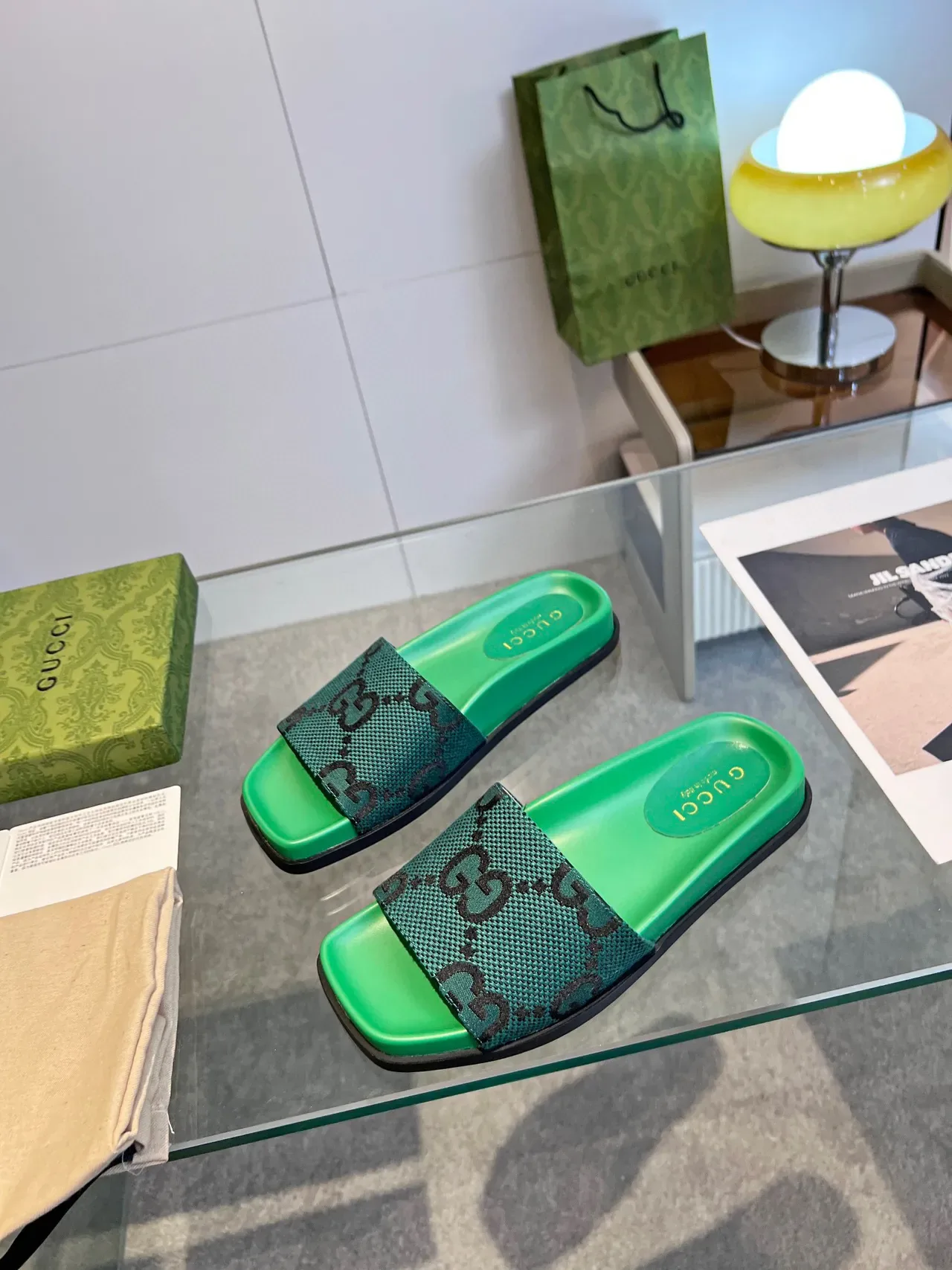 Gucci Sandales Plates Vertes Noires avec Bride Tressée GG 4
