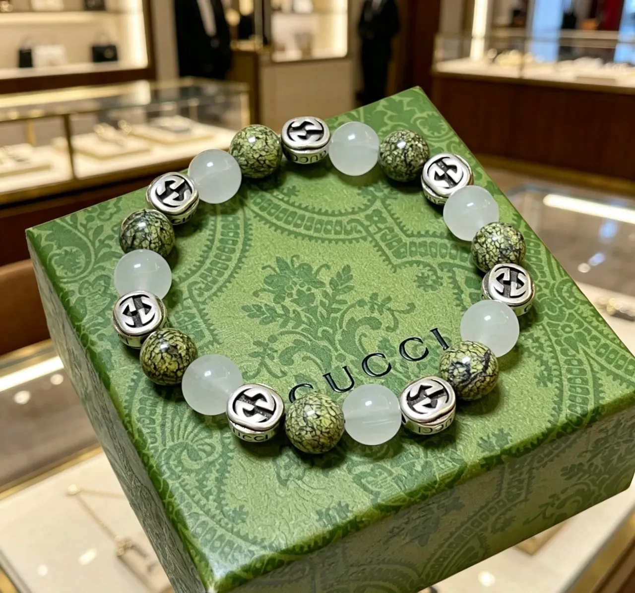 Gucci إسوارة خضراء بيضاء خرز interlocking G Charms 2