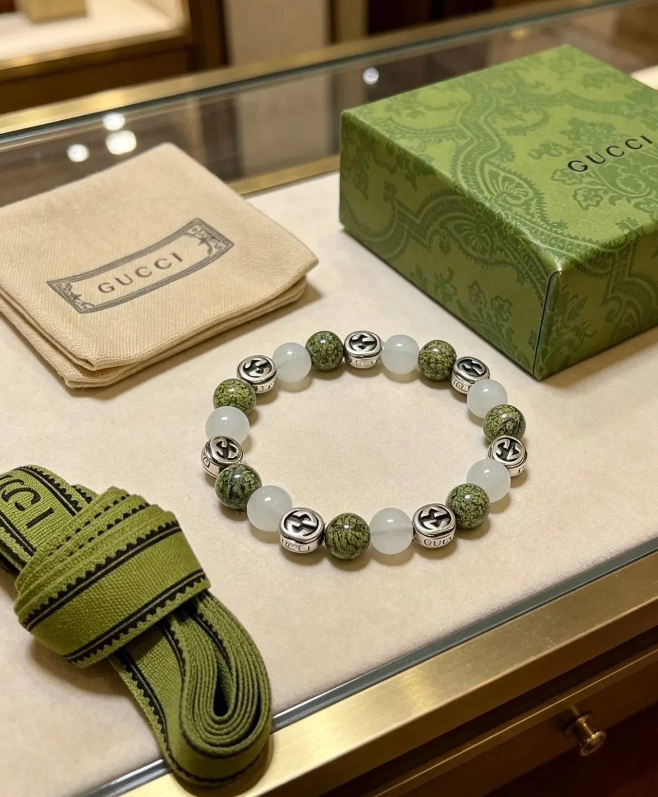 Gucci إسوارة خضراء بيضاء خرز interlocking G Charms 6