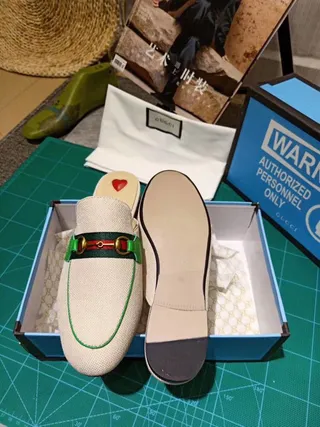 Gucci Horsebit 1955 Bege Verde Lona Trançada Parte Superior Detalhe de Fivela Mocassim 3