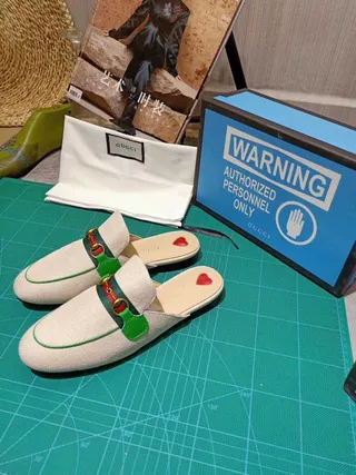 Gucci Horsebit 1955 Bege Verde Lona Trançada Parte Superior Detalhe de Fivela Mocassim 4