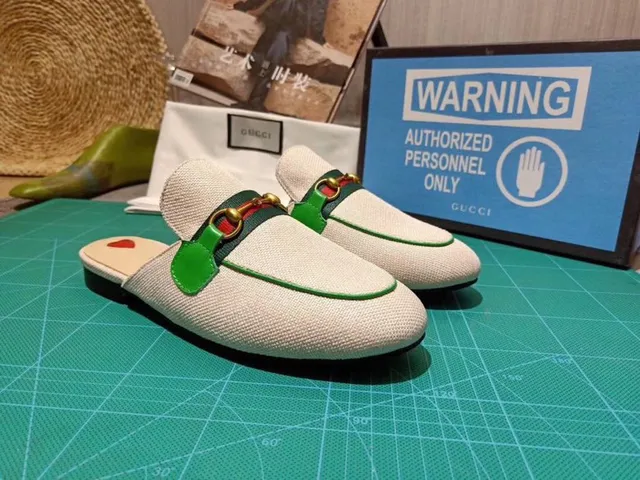 Gucci Horsebit 1955 Bege Verde Lona Trançada Parte Superior Detalhe de Fivela Mocassim 8