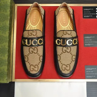 Gucci Horsebit 1955 米色 Monogram 帆布和黑色皮革乐福鞋