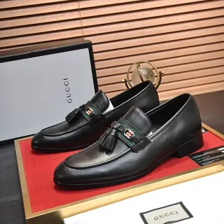 Gucci Horsebit 1955 काली चमड़े की टासल लोफर्स