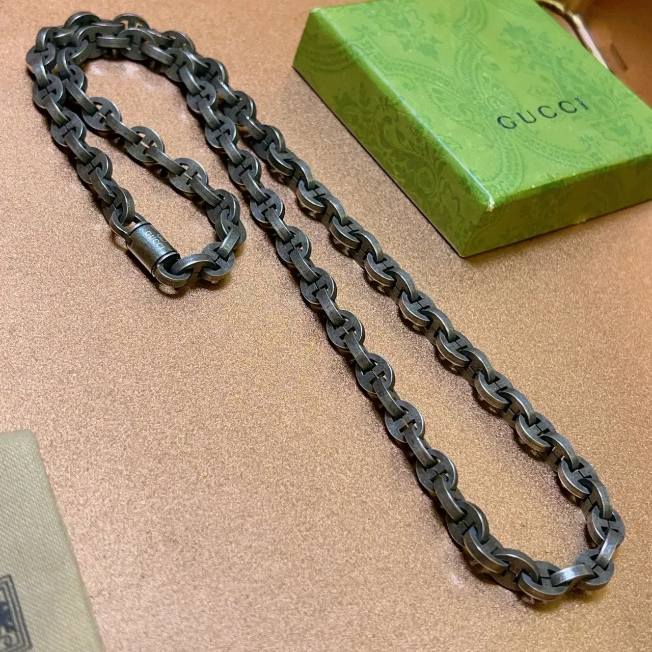 Gucci Horsebit 1955 Gray Interlocking H-Link Chain Oxidized Metal Finish Necklace 3