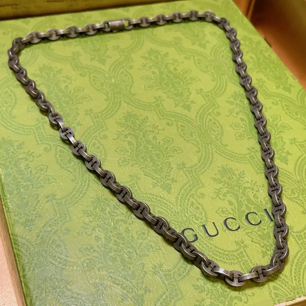 Gucci Horsebit 1955 Gray Interlocking H-Link Chain Oxidized Metal Finish Necklace 4