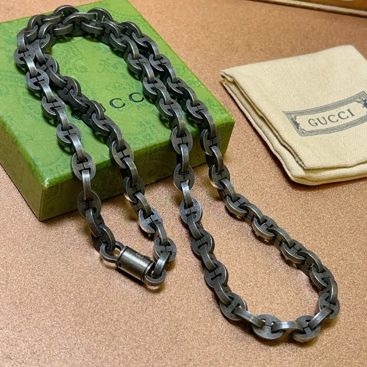 Gucci Horsebit 1955 Gray Interlocking H-Link Chain Oxidized Metal Finish Necklace 6