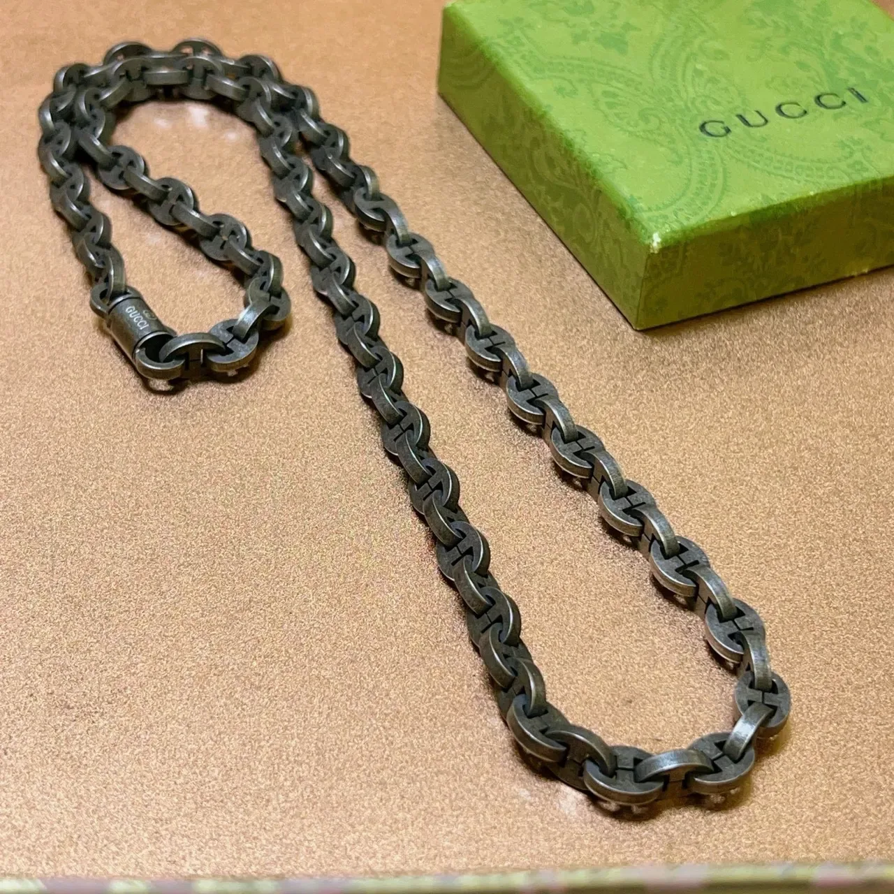 Gucci Horsebit 1955 Gray Interlocking H-Link Chain Oxidized Metal Finish Necklace 7