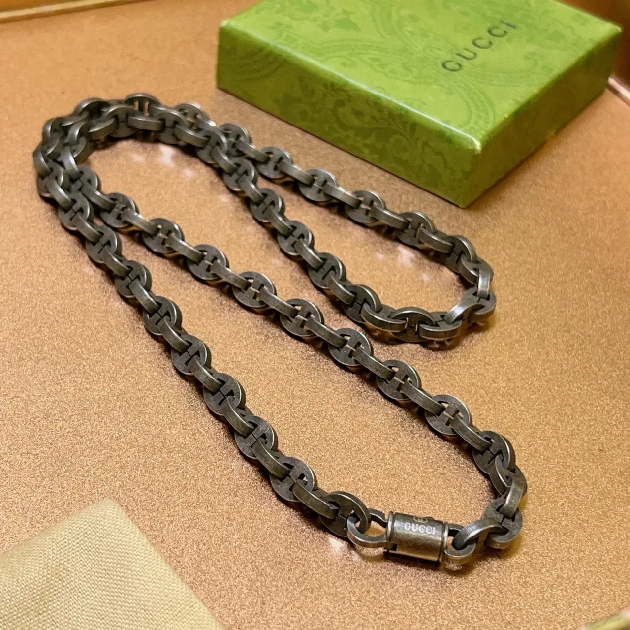 Gucci Horsebit 1955 Gray Interlocking H-Link Chain Oxidized Metal Finish Necklace 9