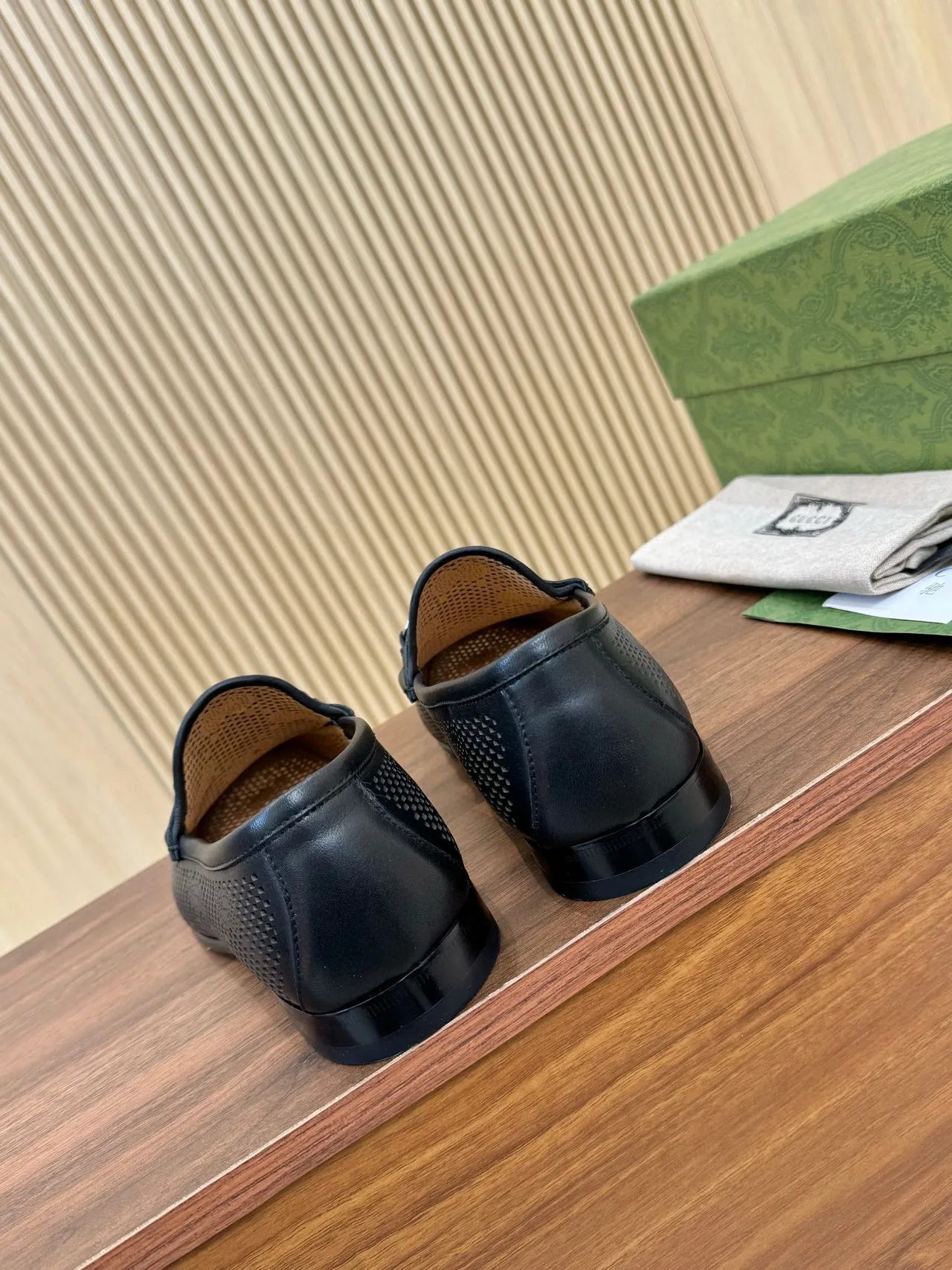 Gucci Horsebit 1955 mocassins en cuir perforés 8