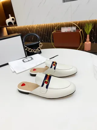 Gucci Horsebit 1955 Mule en cuir blanc et marine avec accent de rayures web loafer 5