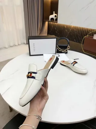 Gucci Horsebit 1955 Mule en cuir blanc et marine avec accent de rayures web loafer 6