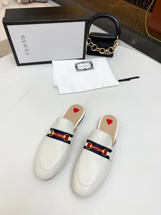Gucci Horsebit 1955 Mule en cuir blanc et marine avec accent de rayures web loafer 9