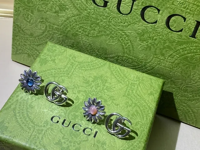 Gucci Interlocking G and Daisy Floral Stud Earrings 3
