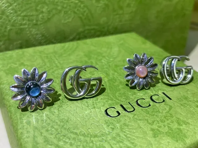 Gucci Interlocking G and Daisy Floral Stud Earrings 4