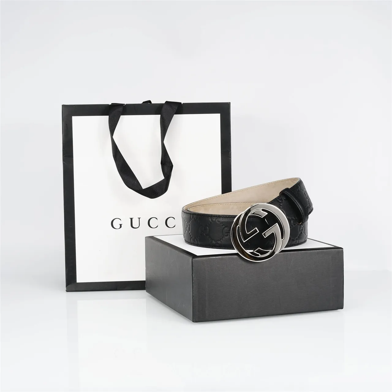 Ceinture Gucci Interlocking G Noir Argent Embossé GG Monogram Boucle Polie Cuir 4